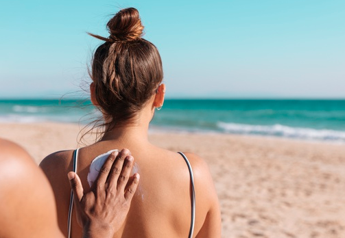 DISFRUTA DEL SOL CON PRECAUCIÓN